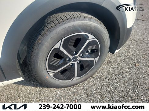 New 2026 Kia Niro LX FWD image 7