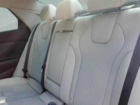 Used 2025 Hyundai Elantra Limited image 13