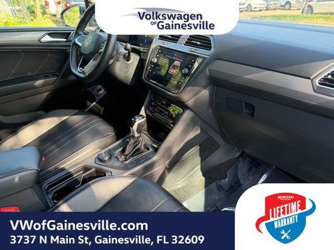 Certified 2024 Volkswagen Tiguan SE AWD/4WD image 10