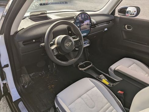 Certified 2025 MINI Cooper S image 10