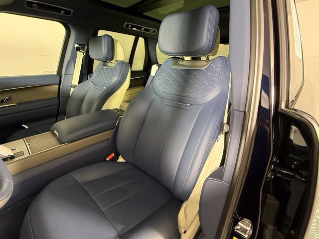 Certified 2025 Land Rover Range Rover SV AWD/4WD image 6