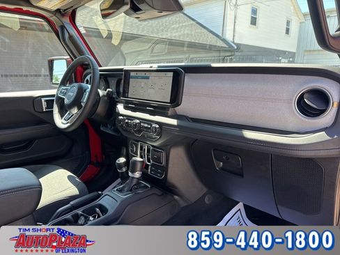 Used 2025 Jeep Wrangler Unlimited Sahara AWD/4WD image 42