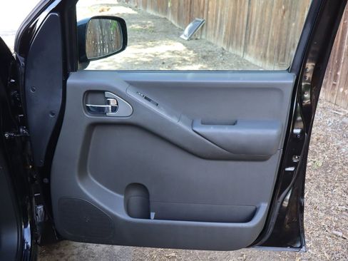 Used 2012 Nissan Frontier PRO-4X AWD/4WD image 26
