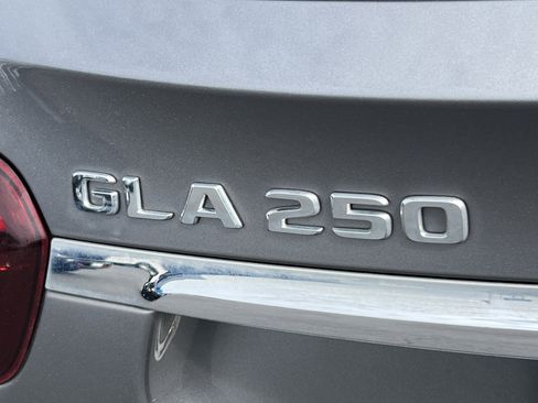 Used 2018 Mercedes-Benz GLA 250 4MATIC image 9