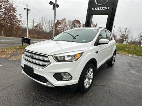 Used 2019 Ford Escape SE image 2