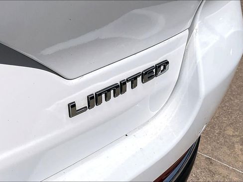Used 2023 Jeep Grand Cherokee Limited AWD/4WD image 10