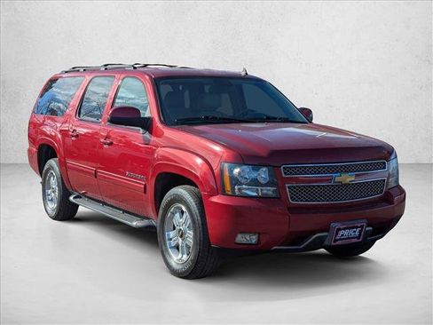 Used 2014 Chevrolet Suburban LT image 3