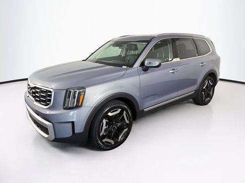 Used 2025 Kia Telluride S FWD image 3