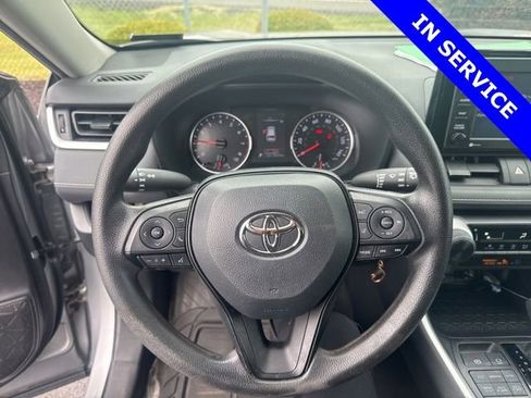 Used 2022 Toyota RAV4 LE AWD/4WD image 5