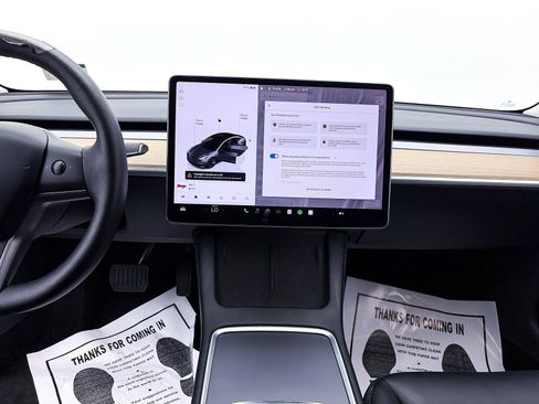 Used 2023 Tesla Model 3 Standard Range image 8