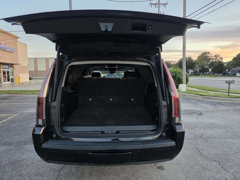 Used 2019 Cadillac Escalade ESV Luxury image 19