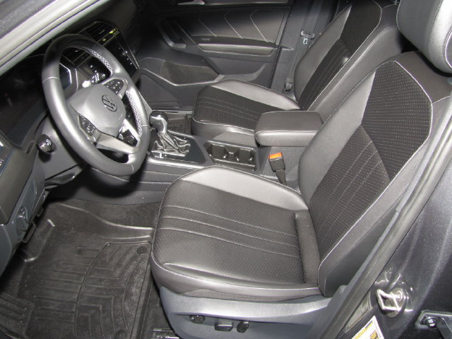 Used 2023 Volkswagen Tiguan SE R-Line FWD image 31