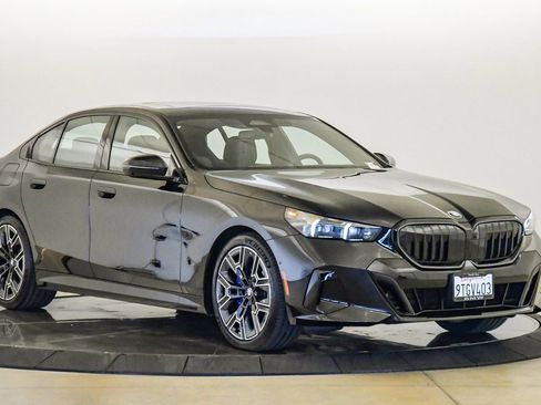 Used 2026 BMW 530i w/ M Sport Package image 6