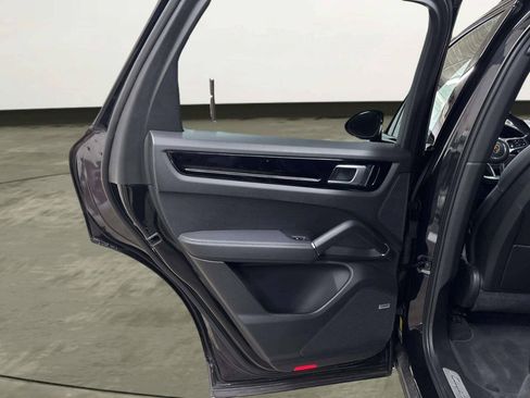 Used 2019 Porsche Cayenne S AWD/4WD image 17