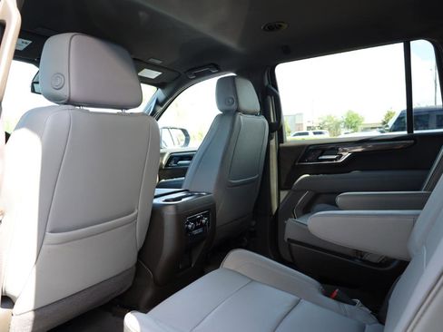 Used 2025 GMC Yukon XL Elevation RWD image 16