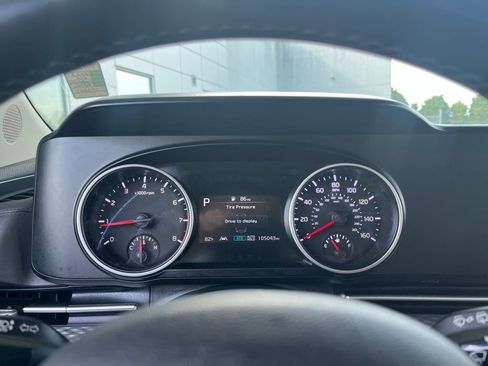 Used 2023 Kia Carnival LX FWD image 12