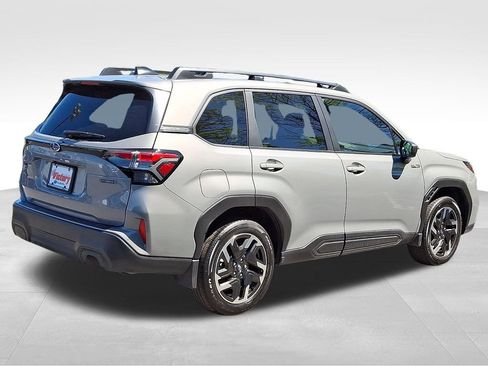 Used 2025 Subaru Forester Premium AWD/4WD image 6