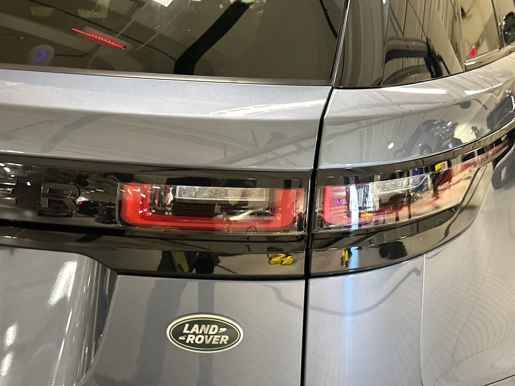 Used 2019 Land Rover Range Rover Velar R-Dynamic SE AWD/4WD image 30