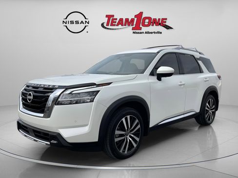 Used 2024 Nissan Pathfinder Platinum w/ Cargo Package image 4
