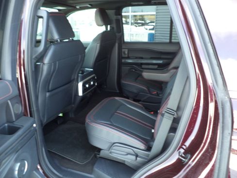 Used 2023 Ford Expedition Limited image 3