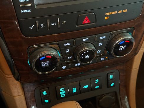 Used 2013 Buick Enclave Premium AWD/4WD image 21