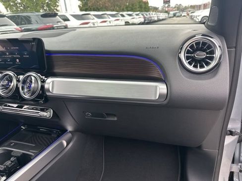 Used 2026 Mercedes-Benz GLB 250 image 34
