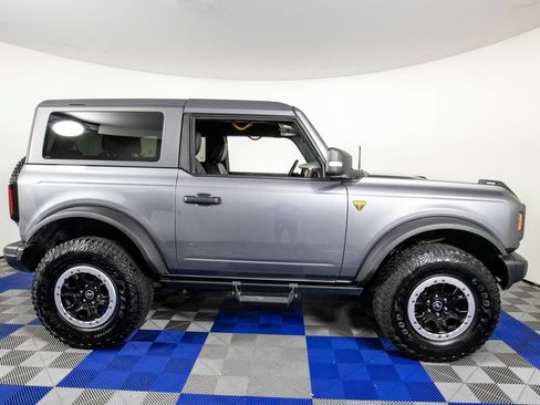 Used 2023 Ford Bronco Badlands w/ Sasquatch Package AWD/4WD image 5