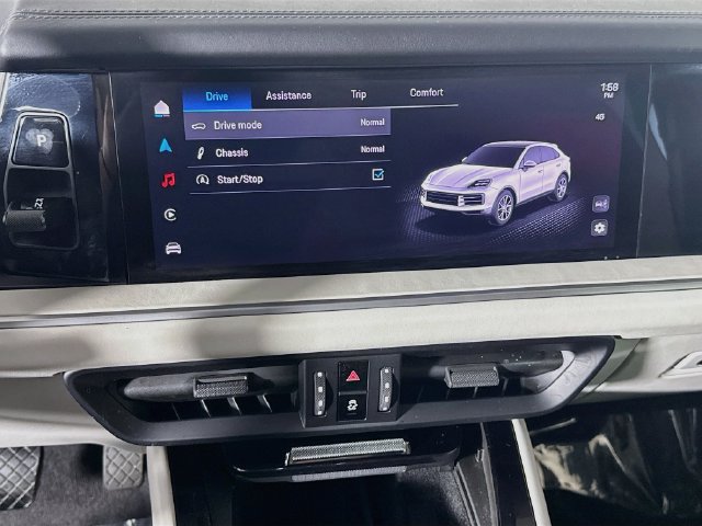 Used 2024 Porsche Cayenne Coupe AWD/4WD image 17
