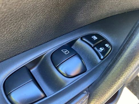 Used 2021 Nissan Rogue Sport SV FWD image 13