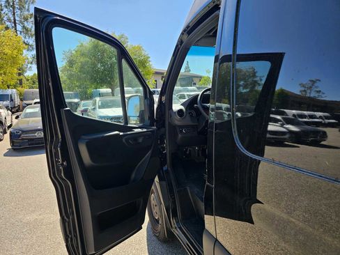 Used 2025 Mercedes-Benz Sprinter 2500 image 19