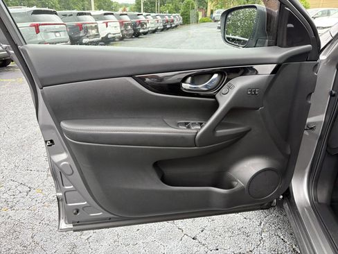 Used 2022 Nissan Rogue Sport SV w/ Technology Package AWD/4WD image 8