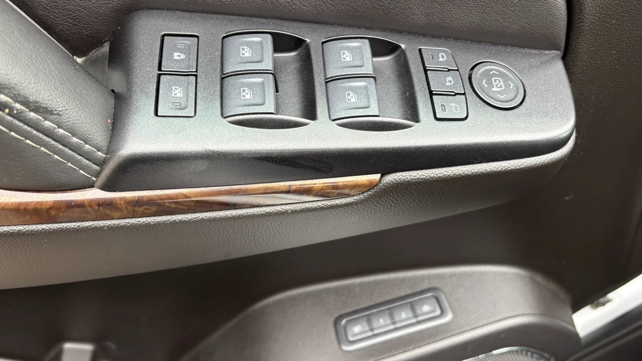 Used 2020 Chevrolet Suburban LT AWD/4WD image 15