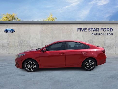 Used 2022 Kia Forte LXS w/ LXS Technology Package FWD image 5