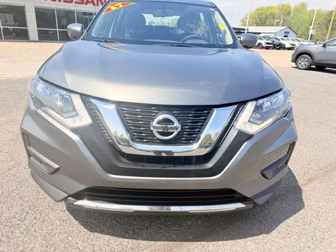 Used 2017 Nissan Rogue S image 2