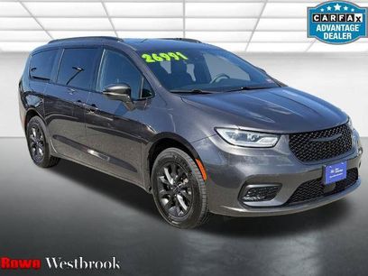 Used 2022 Chrysler Pacifica Touring-L w/ S Appearance Package