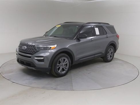 Certified 2022 Ford Explorer XLT w/ Equipment Group 202A image 22