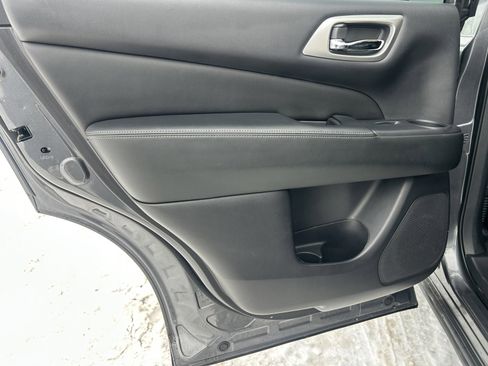 Used 2018 Nissan Pathfinder S image 24