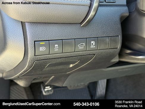 Used 2022 Toyota Camry SE image 15
