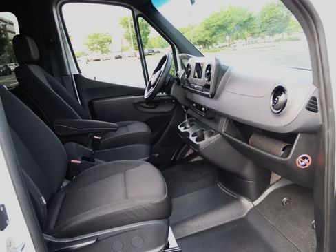 Used 2024 Mercedes-Benz Sprinter 2500 image 32