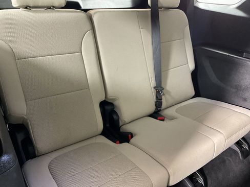 Used 2022 Chevrolet Traverse LT FWD image 23