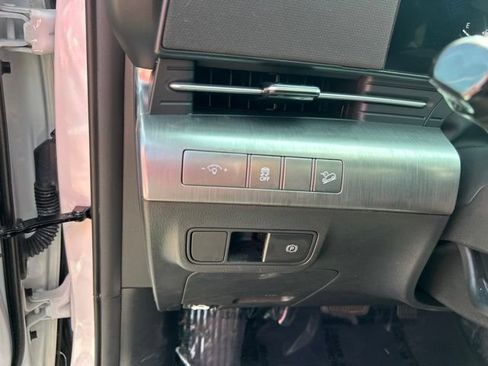 Used 2025 Hyundai Kona SEL FWD image 17