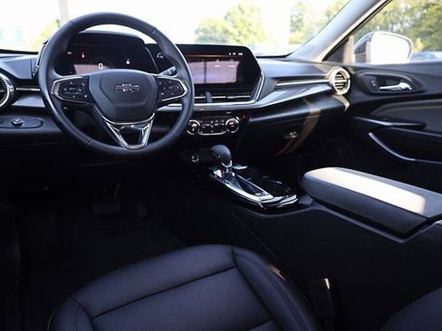 Used 2025 Chevrolet Trax ACTIV image 18