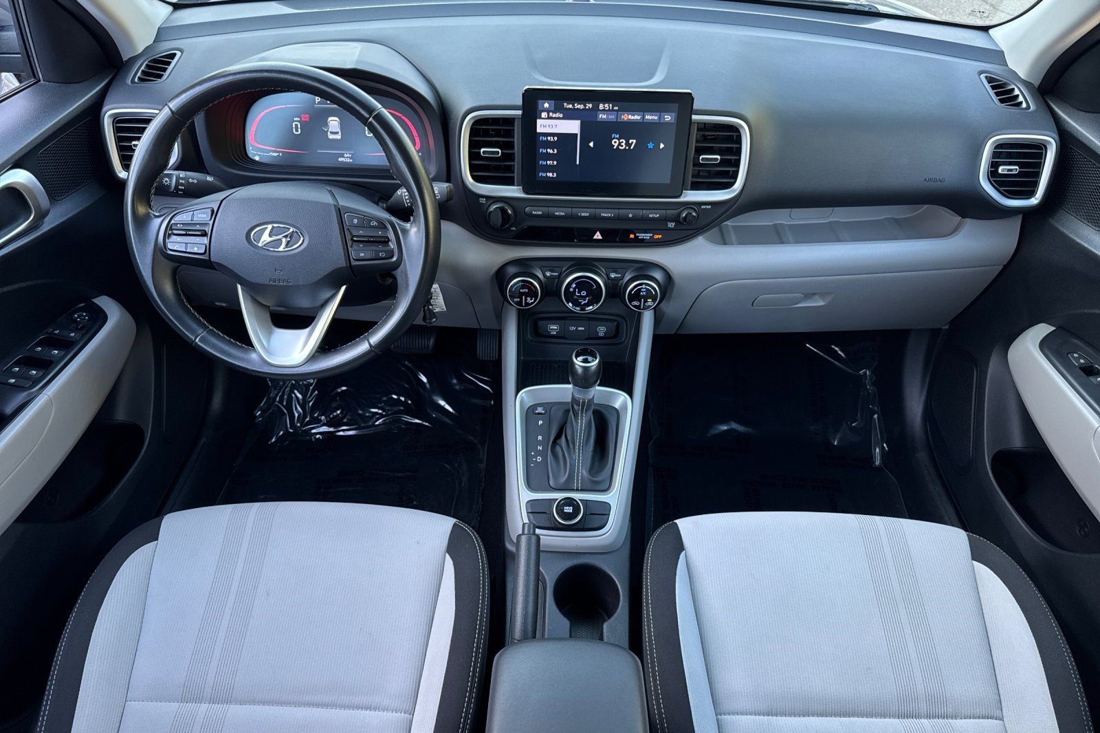 Used 2023 Hyundai Venue SEL FWD image 15