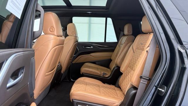 Used 2023 Cadillac Escalade Sport w/ LPO, ONYX Package AWD/4WD image 18