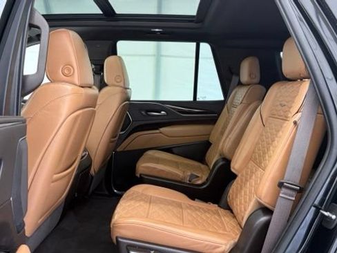 Used 2023 Cadillac Escalade Sport w/ LPO, ONYX Package AWD/4WD image 18