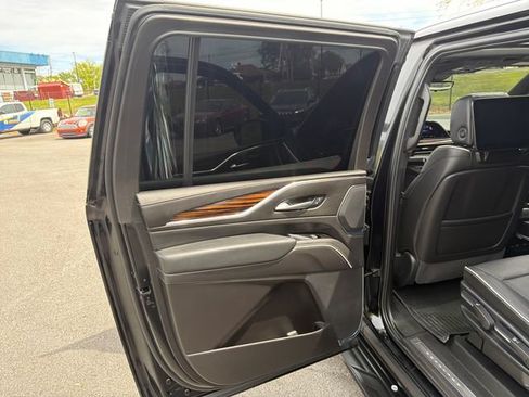 Used 2024 Cadillac Escalade ESV Premium Luxury w/ Performance Package AWD/4WD image 30