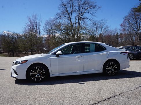 Used 2020 Toyota Camry SE FWD image 8