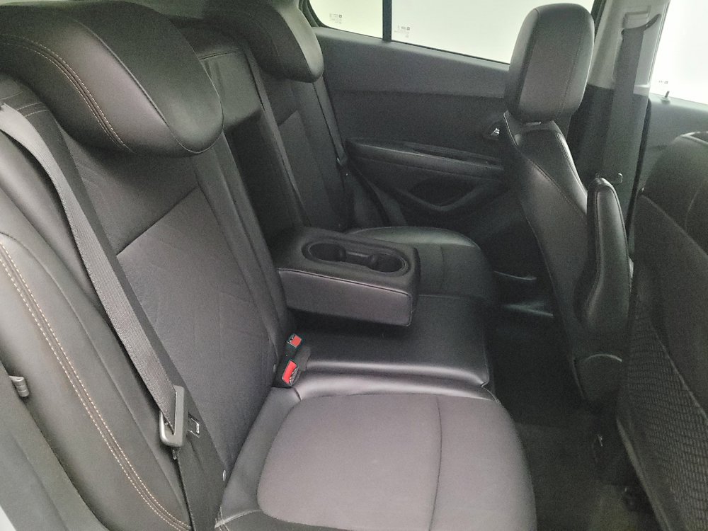 Used 2022 Chevrolet Trax LT w/ LT Convenience Package AWD/4WD image 19