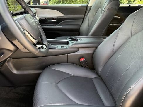 Used 2025 Toyota Grand Highlander AWD Hybrid image 8
