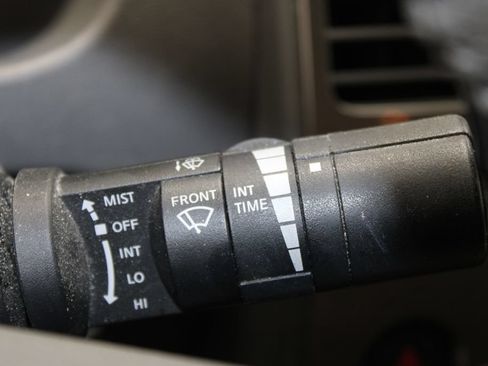 Used 2014 Nissan Frontier SL w/ SL Moonroof Package RWD image 22